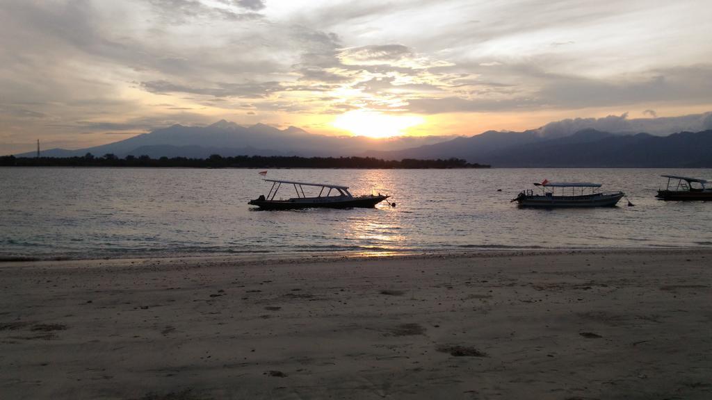 Lima Bintang Hotel Gili Trawangan Exterior photo